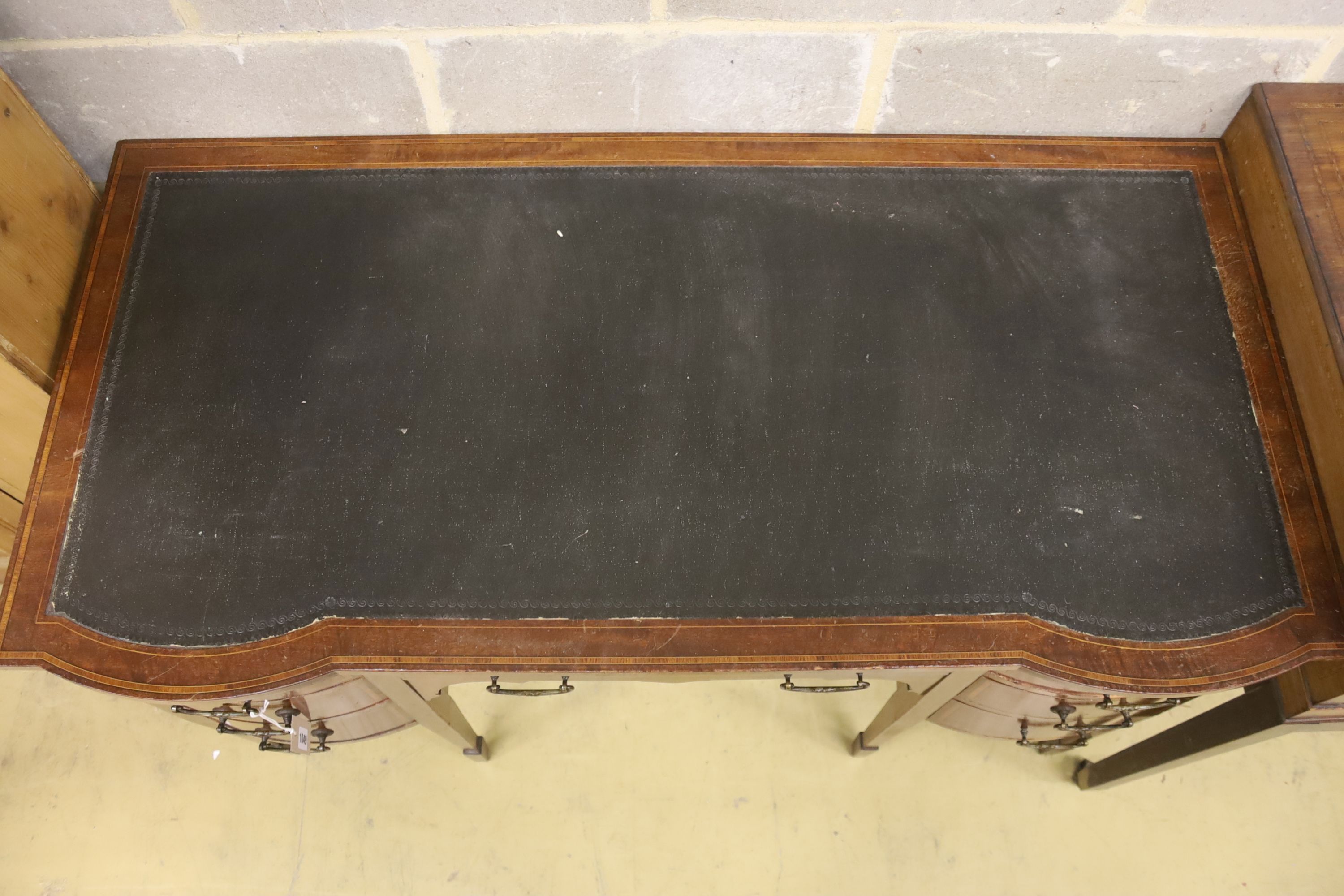An Edwardian satinwood banded mahogany kneehole desk, width 121cm, depth 60cm, height 76cm